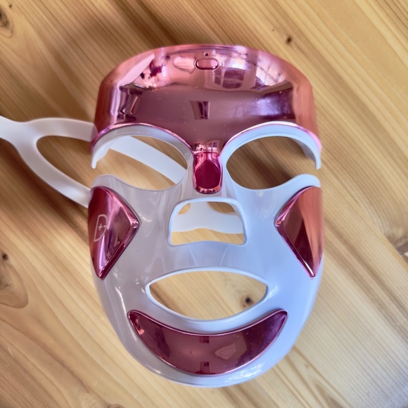 Dr. Dennis Gross DRx SpectraLite FaceWare Pro LED Mask | With Storage Bag - Picture 3 of 4